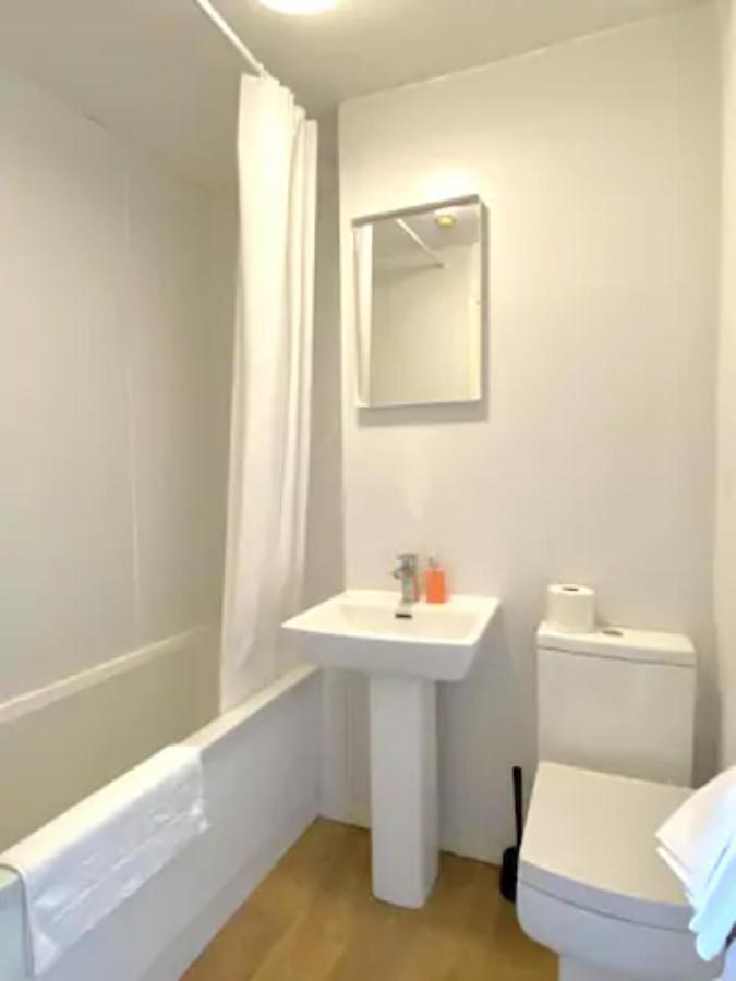 Conveniently Situated 1Bed Apt In Stretford Daire Manchester Dış mekan fotoğraf