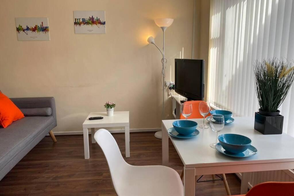 Conveniently Situated 1Bed Apt In Stretford Daire Manchester Dış mekan fotoğraf